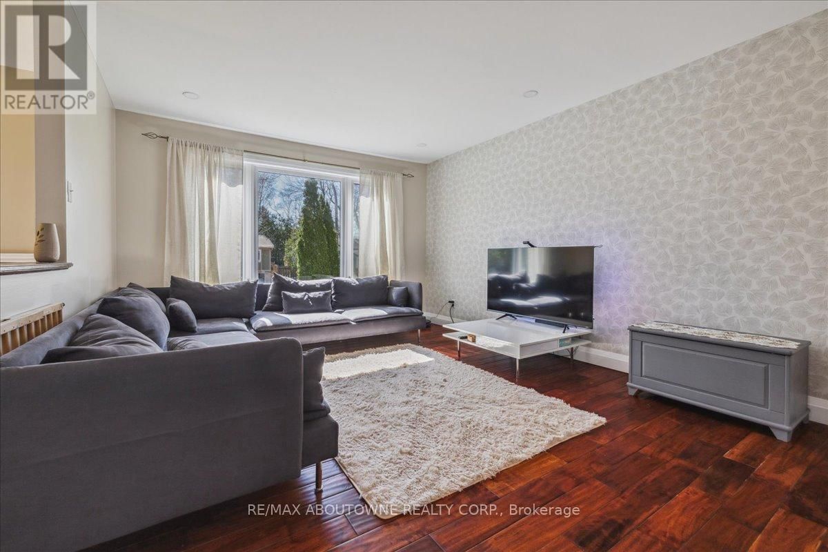 2430 CAVENDISH DRIVE Image 6