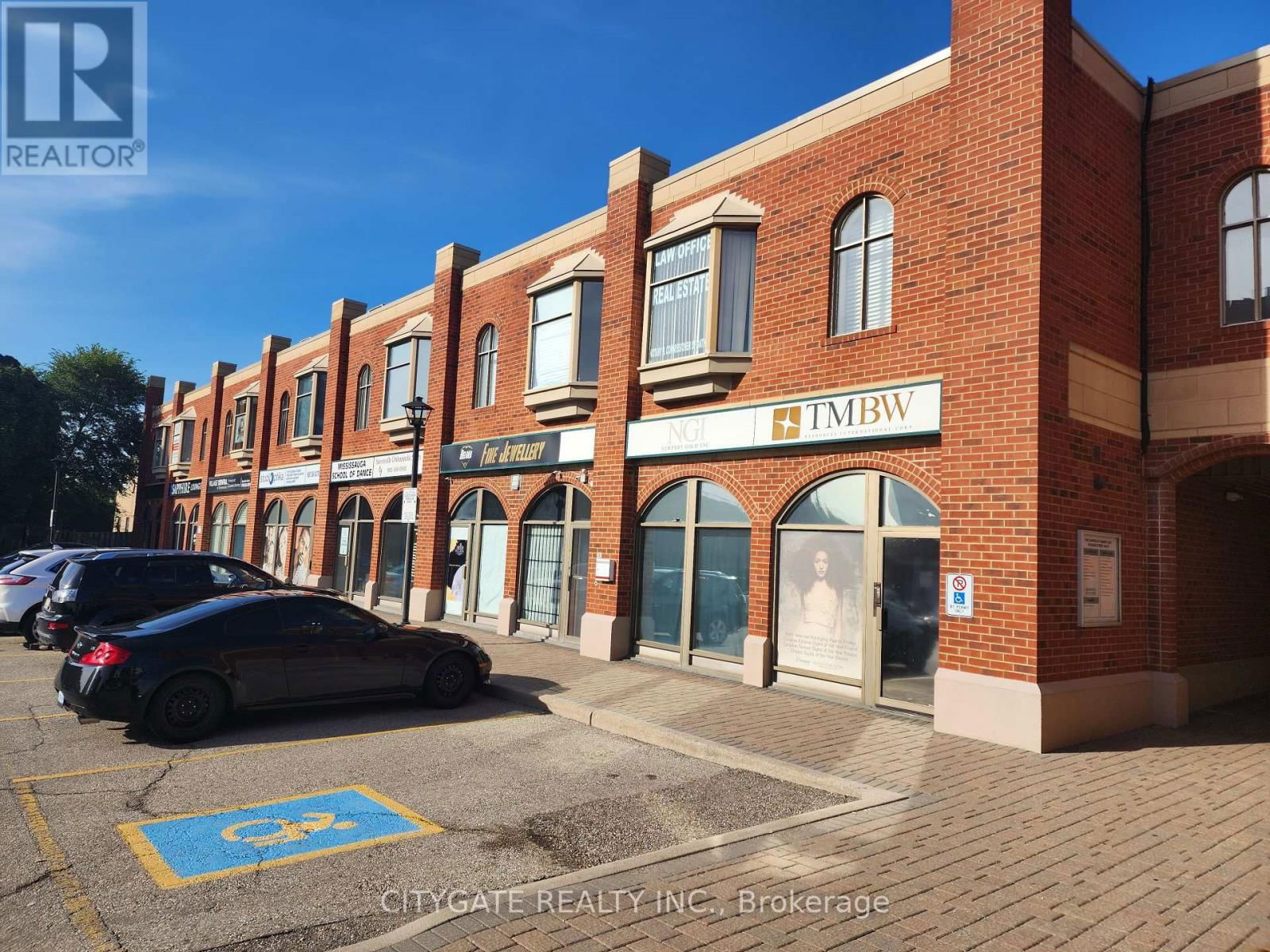 210 - 168 QUEEN STREET SOUTH Image 2