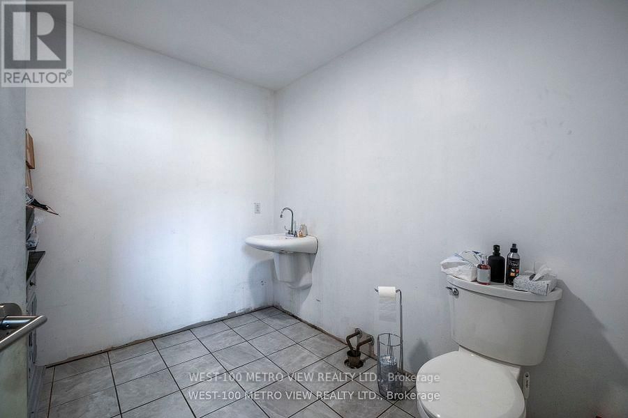 33 - 1156 KING ROAD Image 11