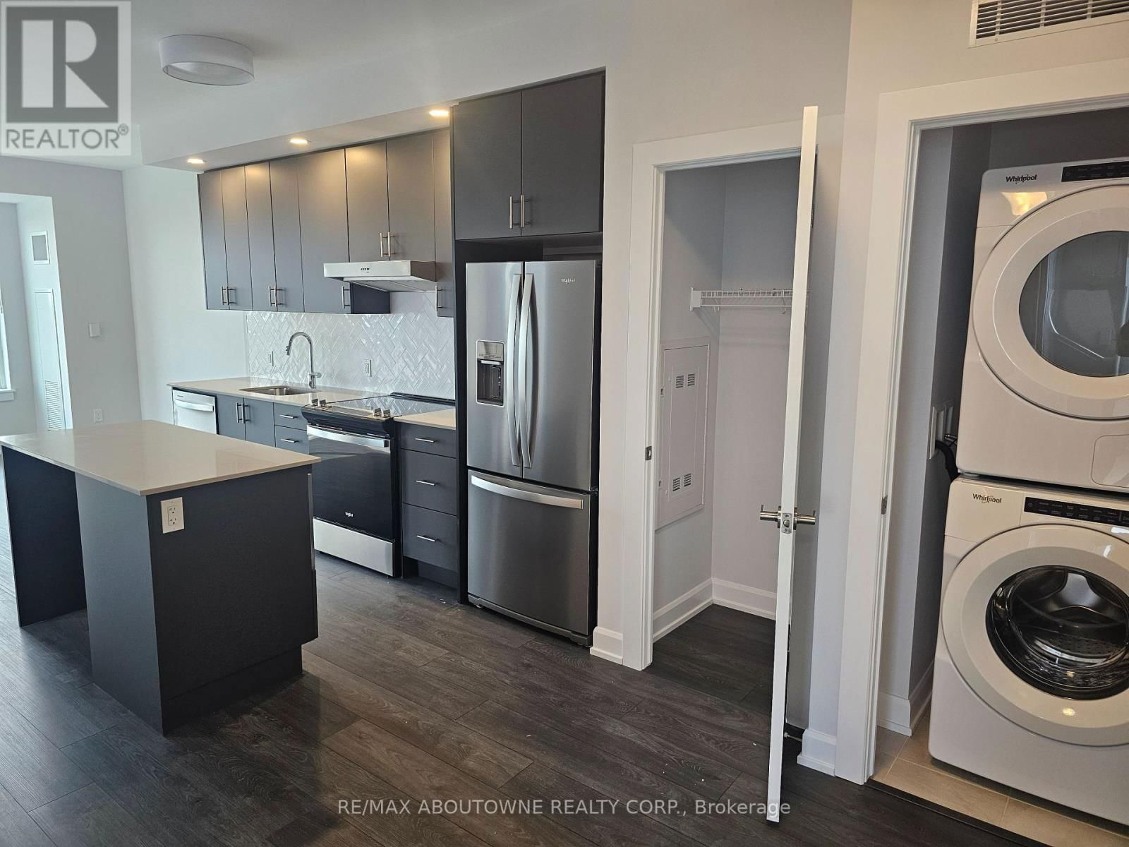 1602 - 3220 WILLIAM COLTSON AVENUE Image 3