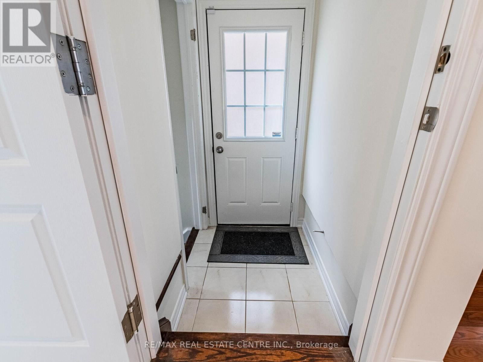 72 MCECHEARN CRESCENT Image 32