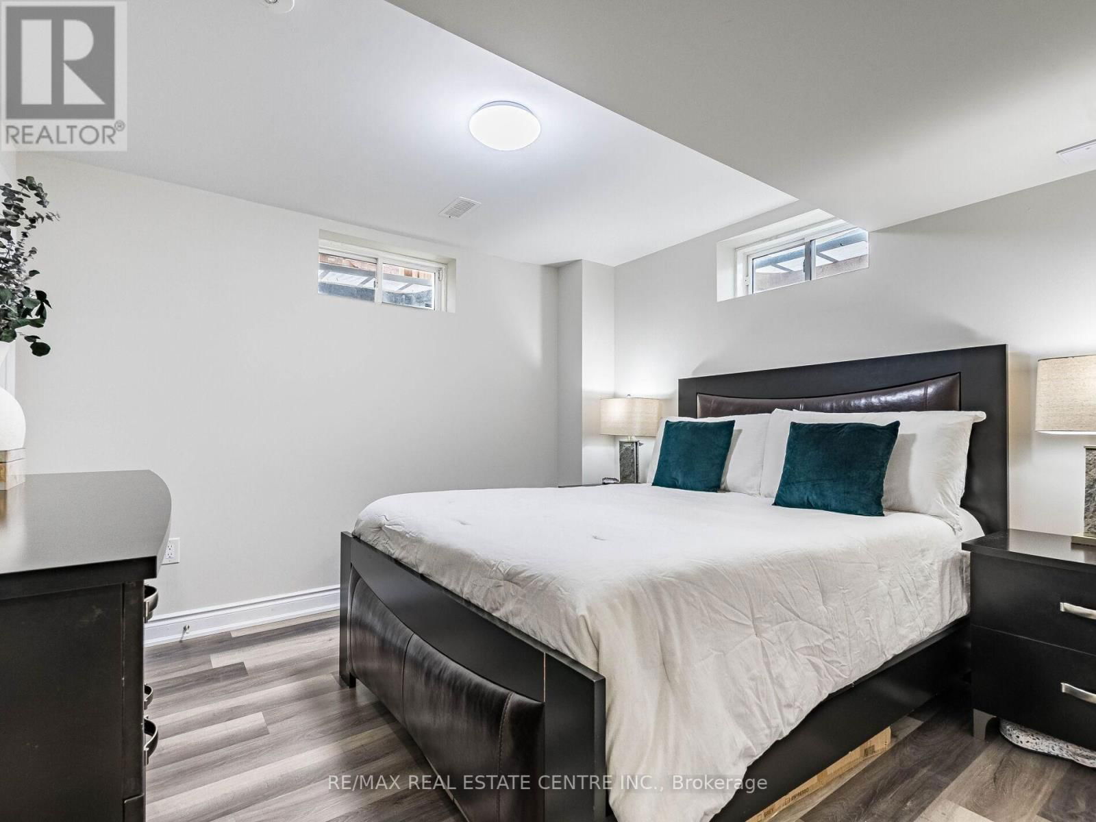 72 MCECHEARN CRESCENT Image 34