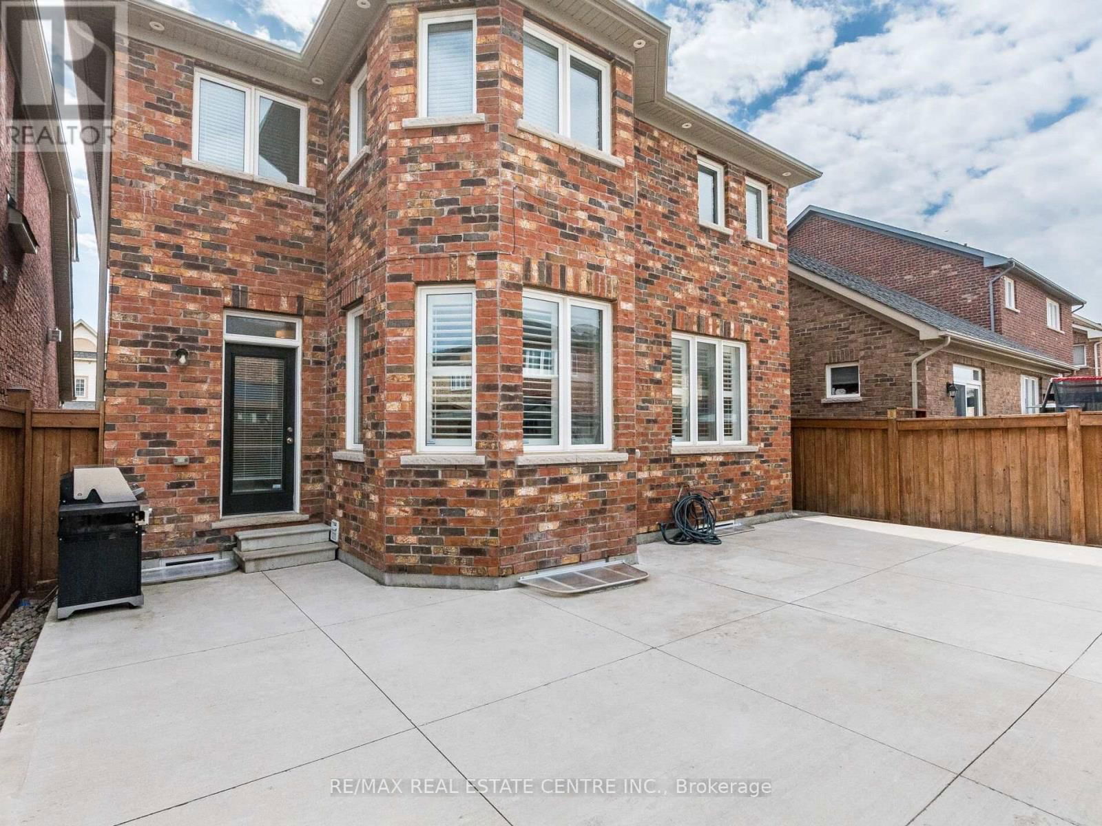 72 MCECHEARN CRESCENT Image 45