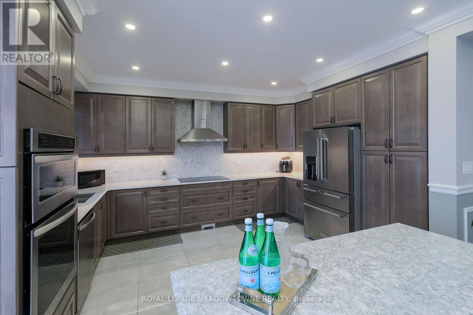 42 FERDINAND DRIVE Image 10