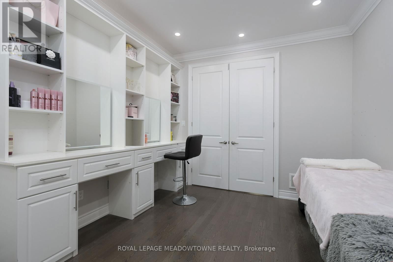 42 FERDINAND DRIVE Image 17