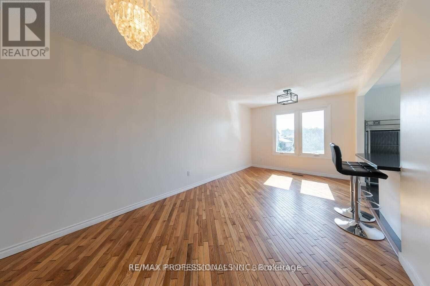 UPPER - 4150 SUNFLOWER DRIVE Image 12
