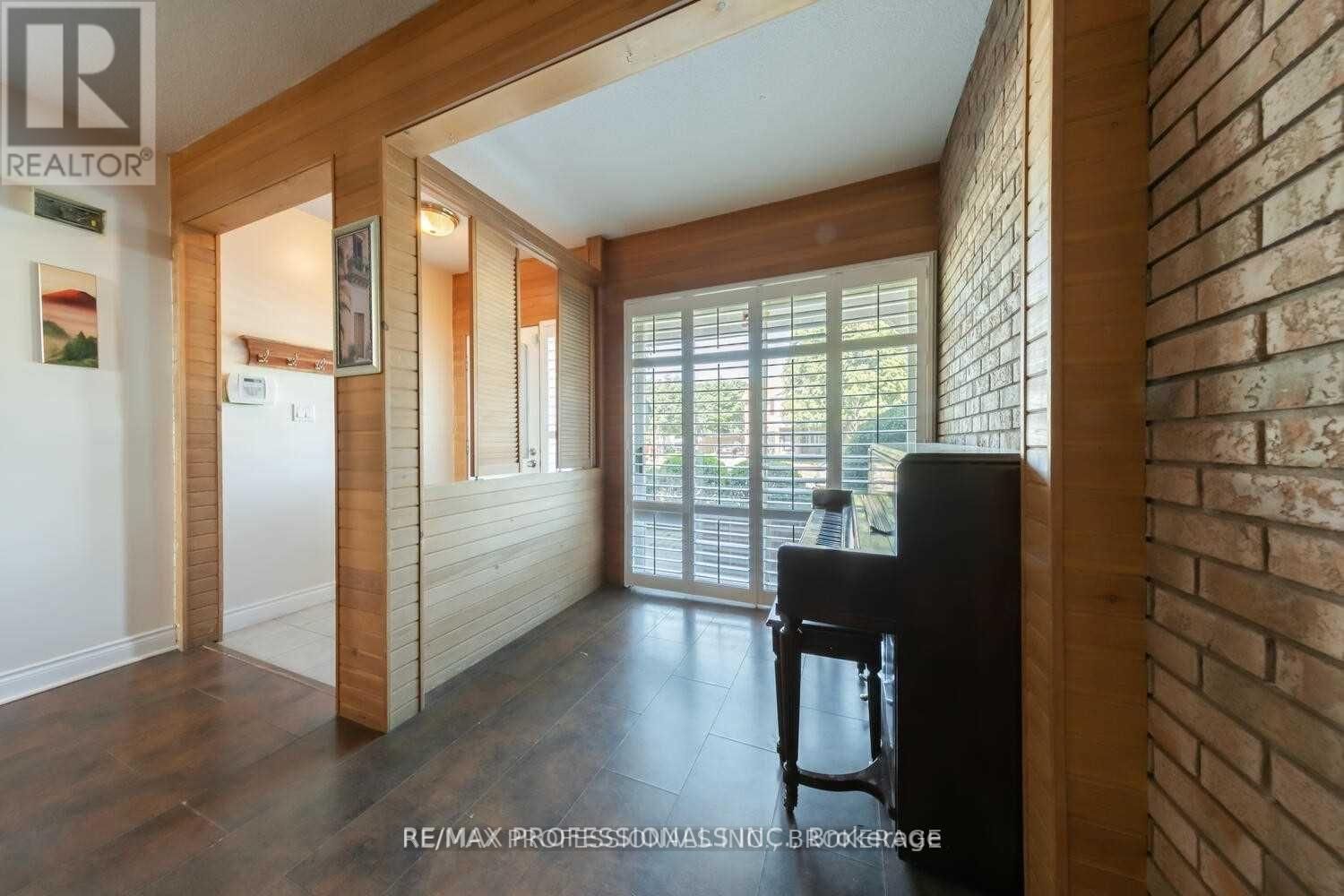 UPPER - 4150 SUNFLOWER DRIVE Image 7