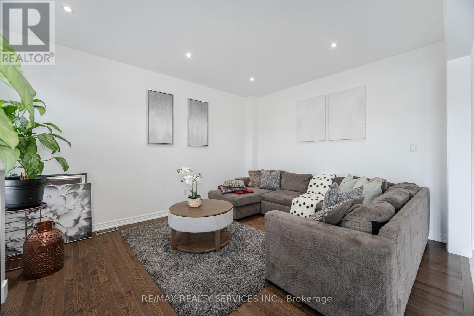 17 BOATHOUSE ROAD Image 11
