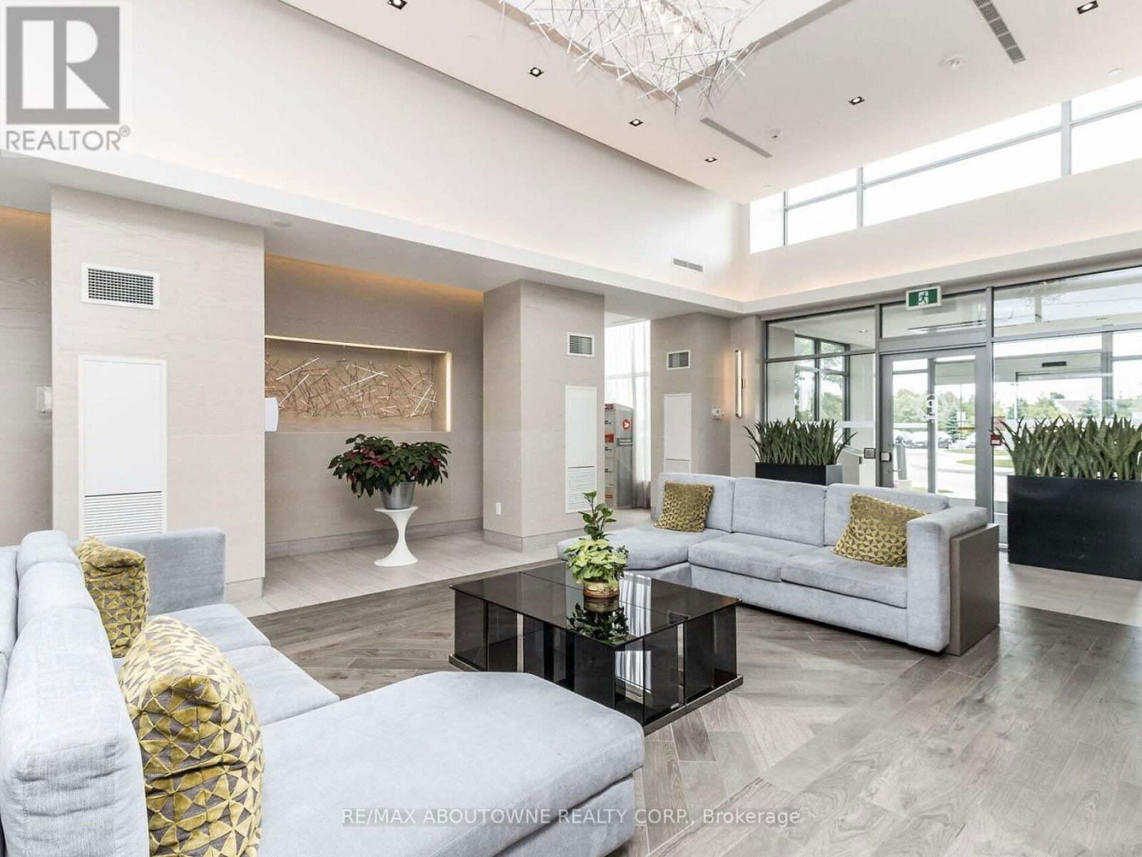 704 - 4633 GLEN ERIN DRIVE Image 3