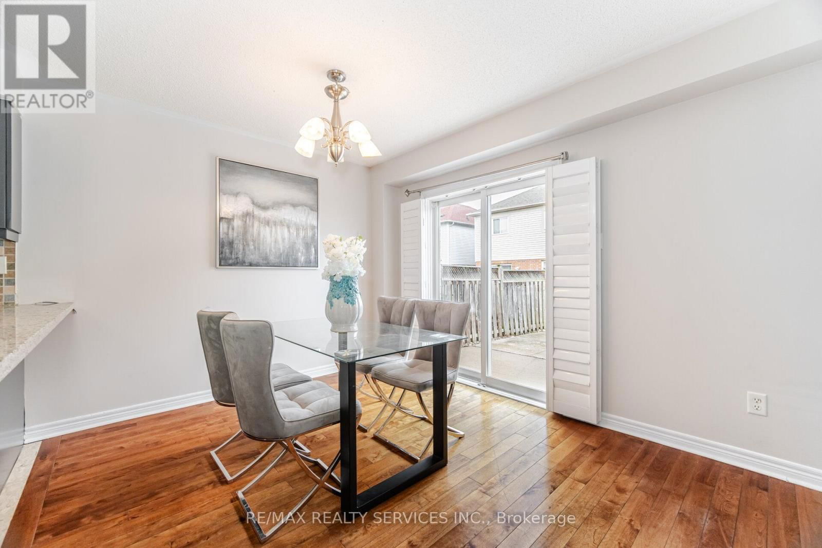 30 EARL GREY CRESCENT Image 10