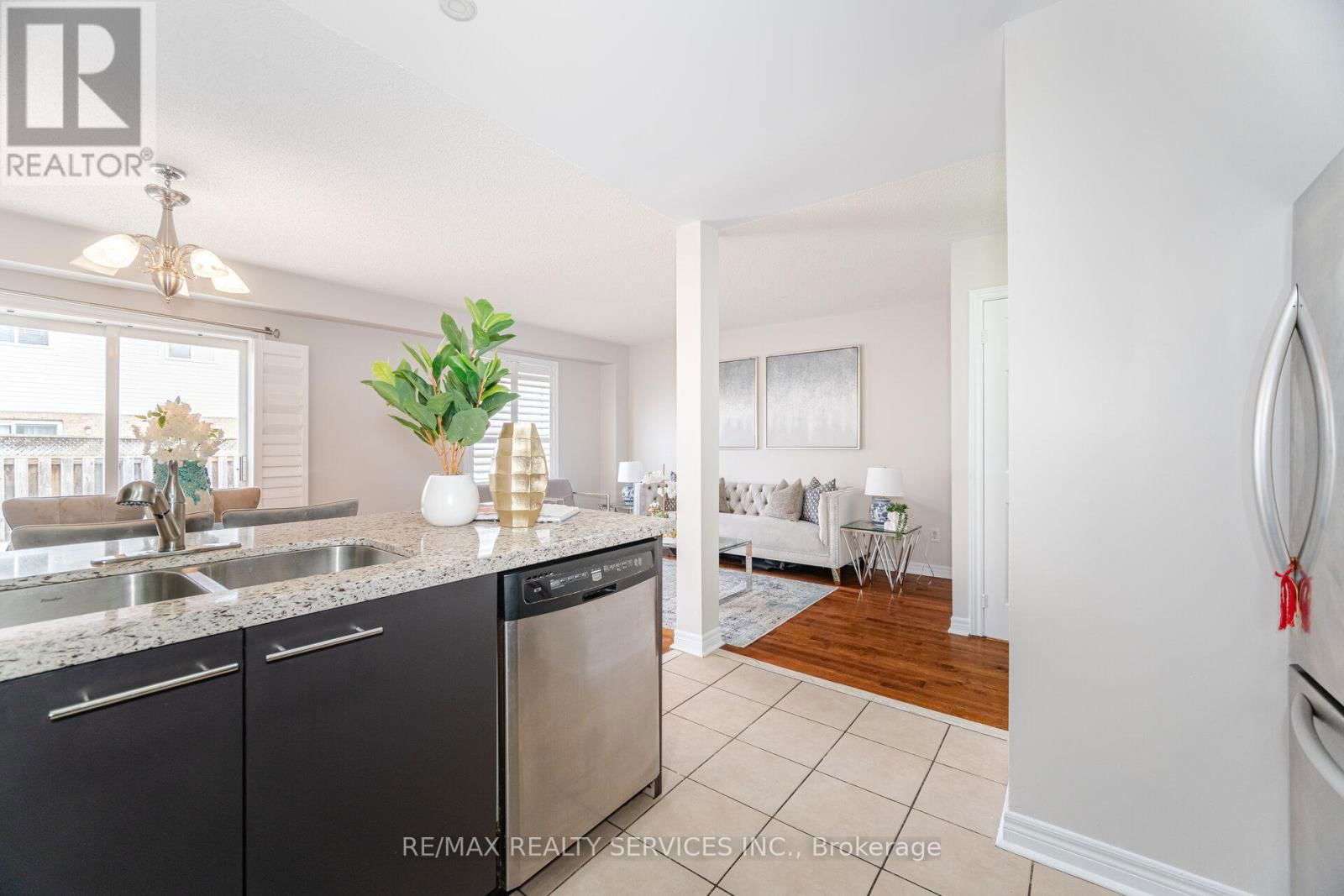 30 EARL GREY CRESCENT Image 16