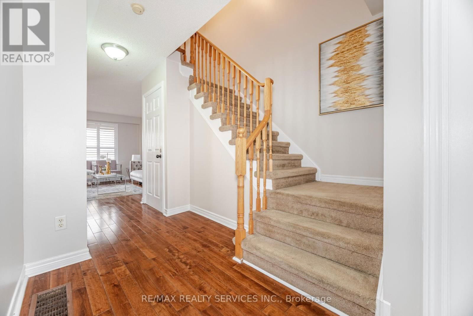 30 EARL GREY CRESCENT Image 18