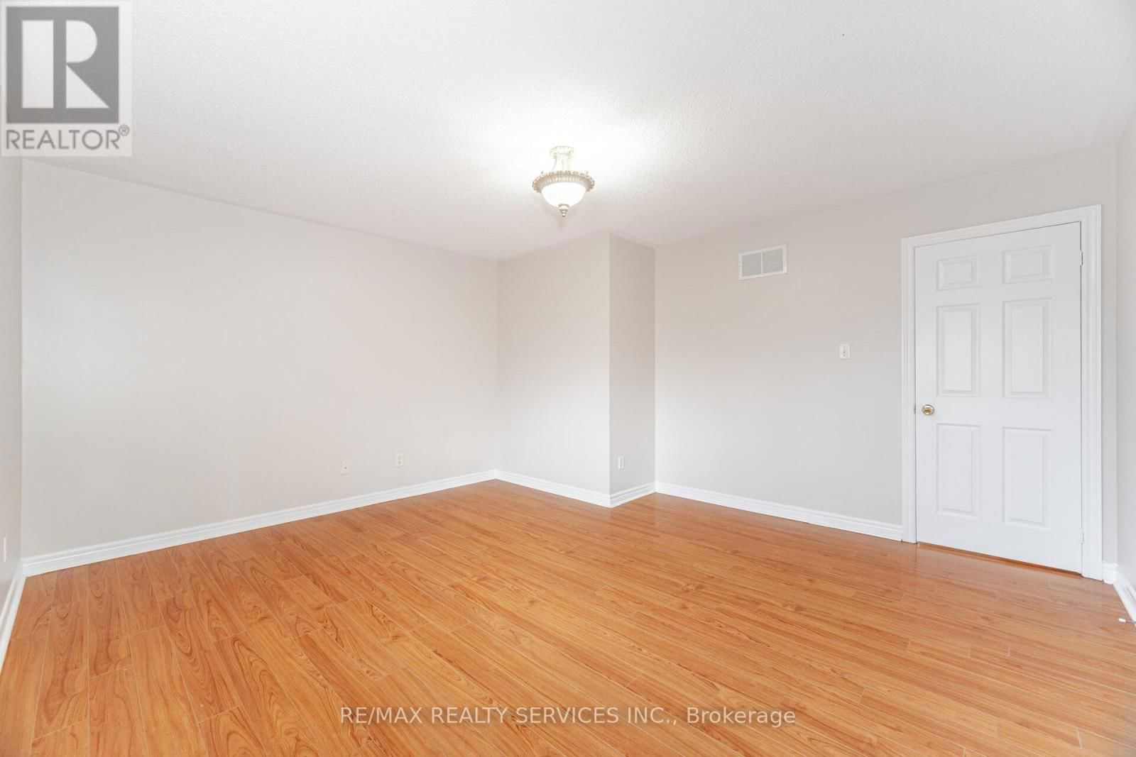 30 EARL GREY CRESCENT Image 20