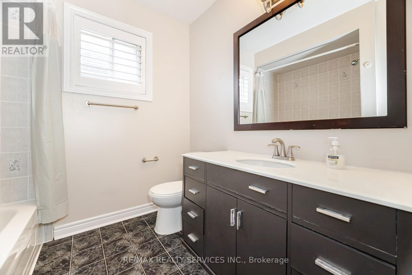 30 EARL GREY CRESCENT Image 30