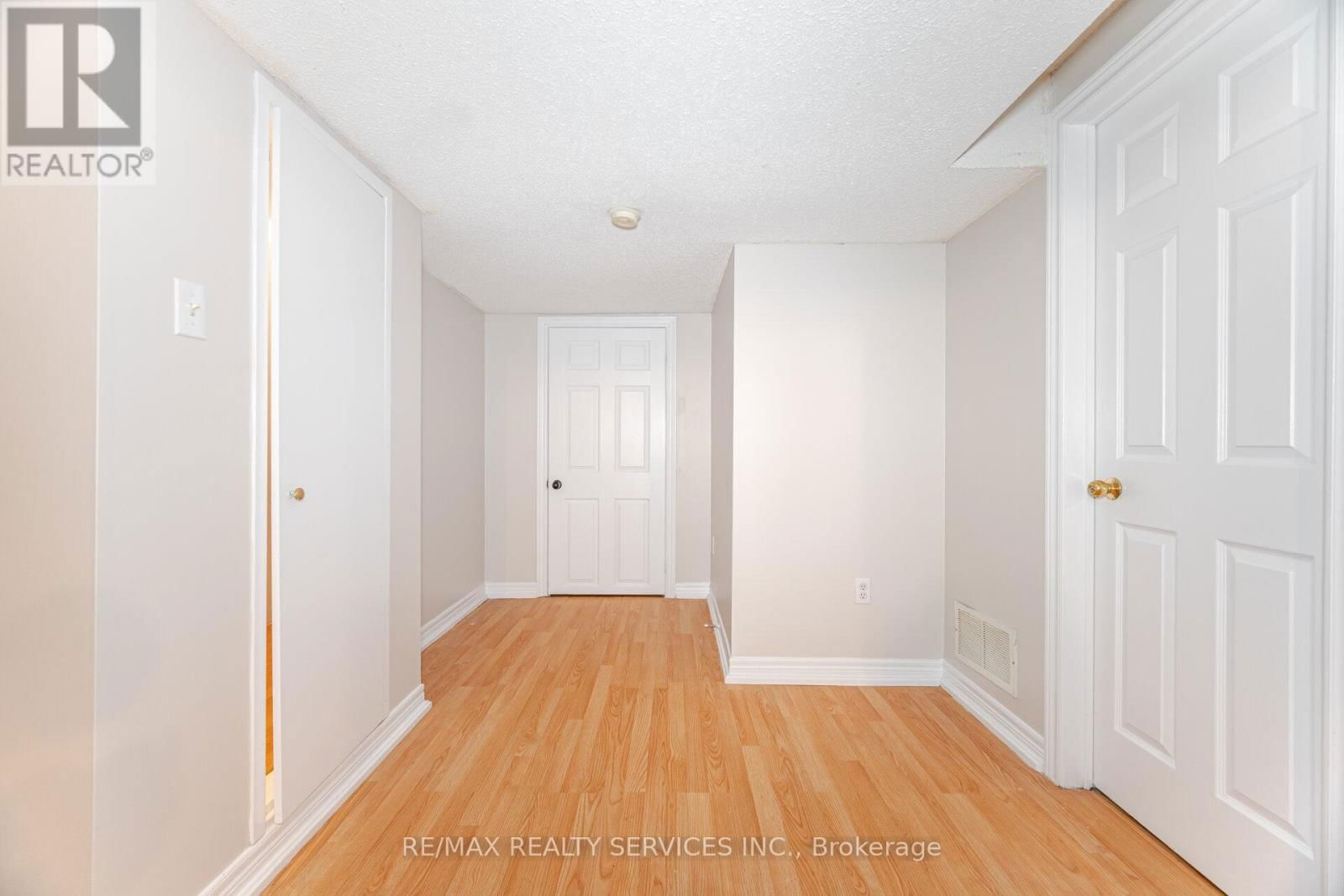 30 EARL GREY CRESCENT Image 34