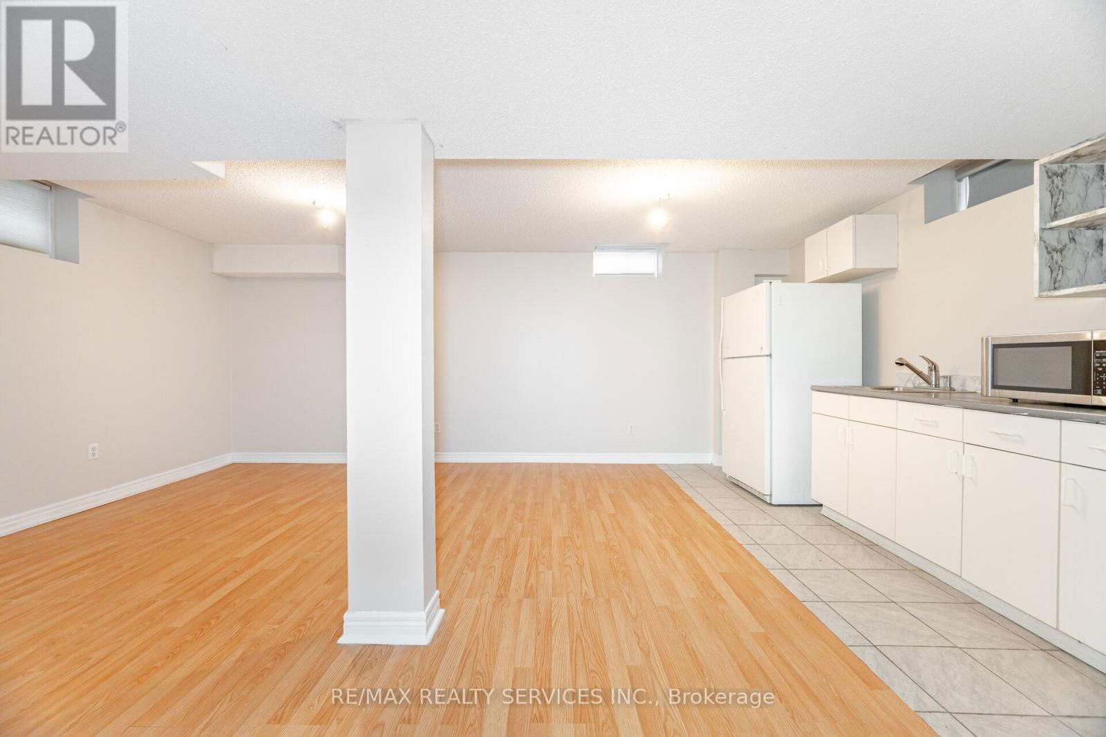 30 EARL GREY CRESCENT Image 35