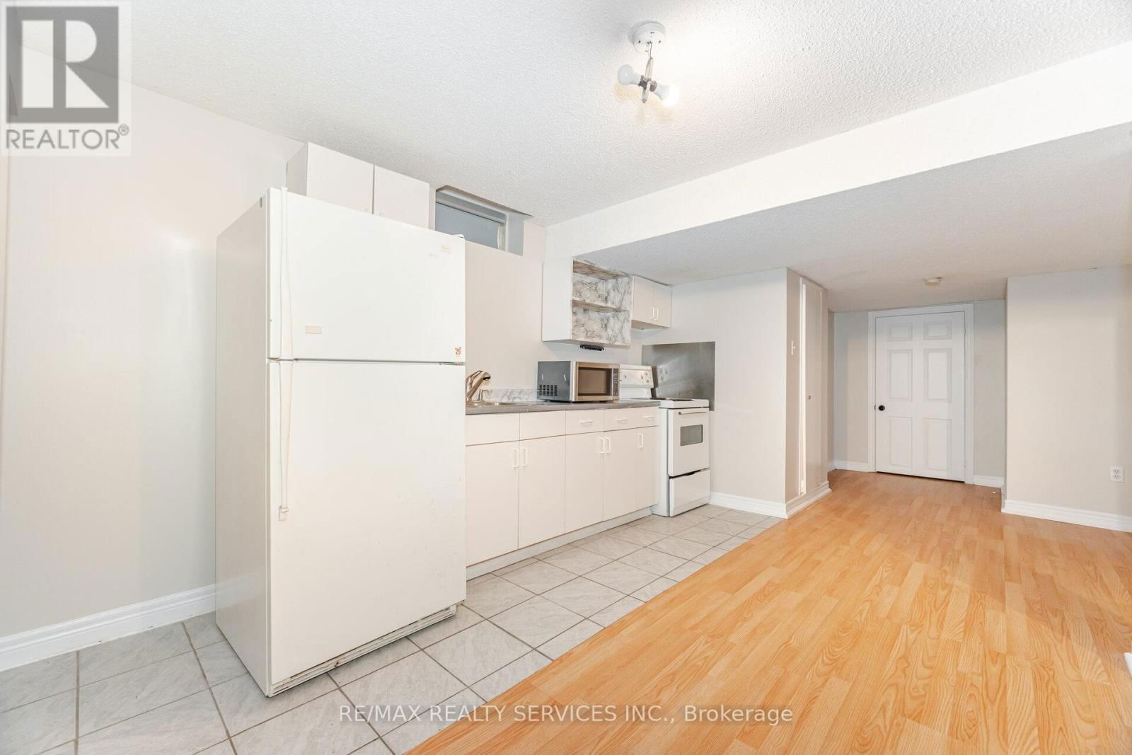 30 EARL GREY CRESCENT Image 36