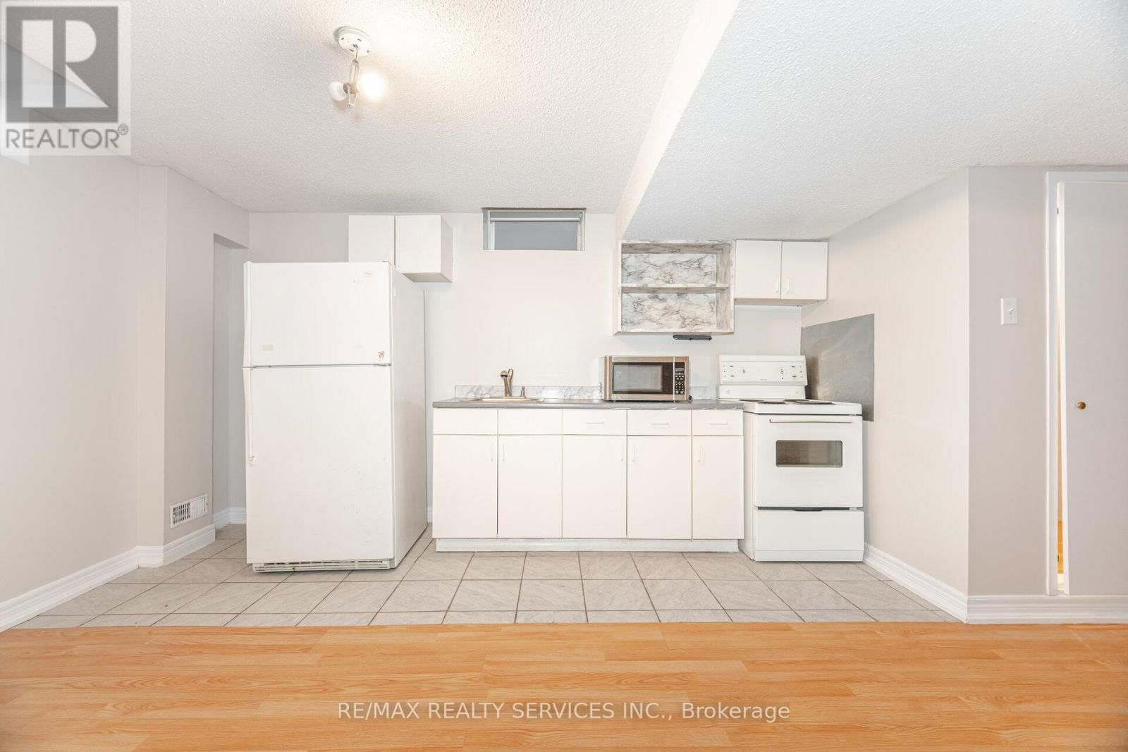 30 EARL GREY CRESCENT Image 37