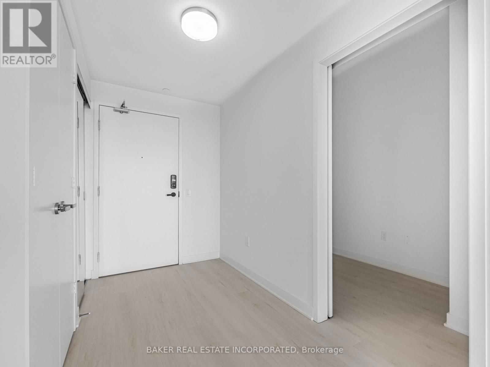 5806 - 3900 CONFEDERATION PARKWAY Image 2