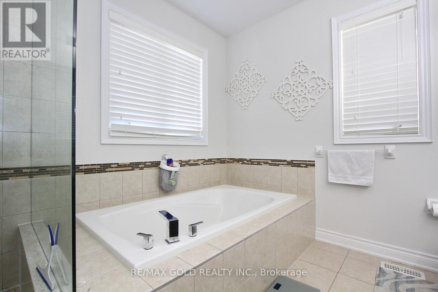 14 LADBROOK CRESCENT Image 18
