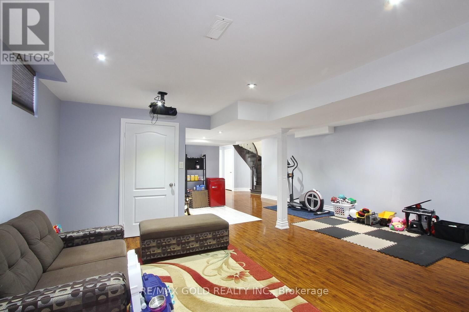 14 LADBROOK CRESCENT Image 35