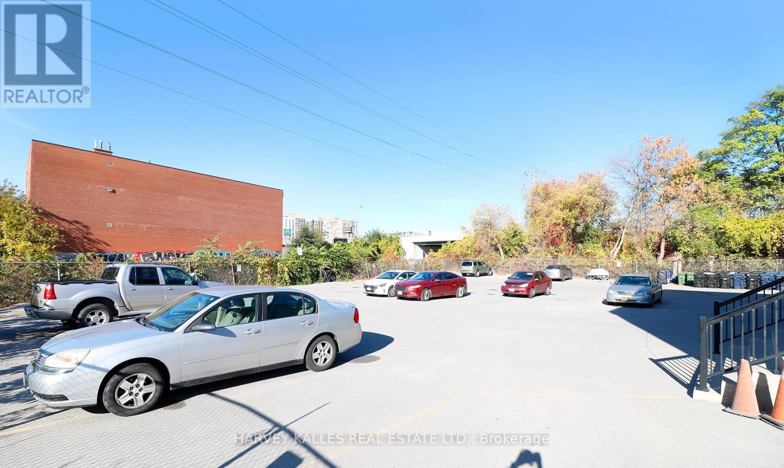 209 - 500 GILBERT AVENUE Image 15