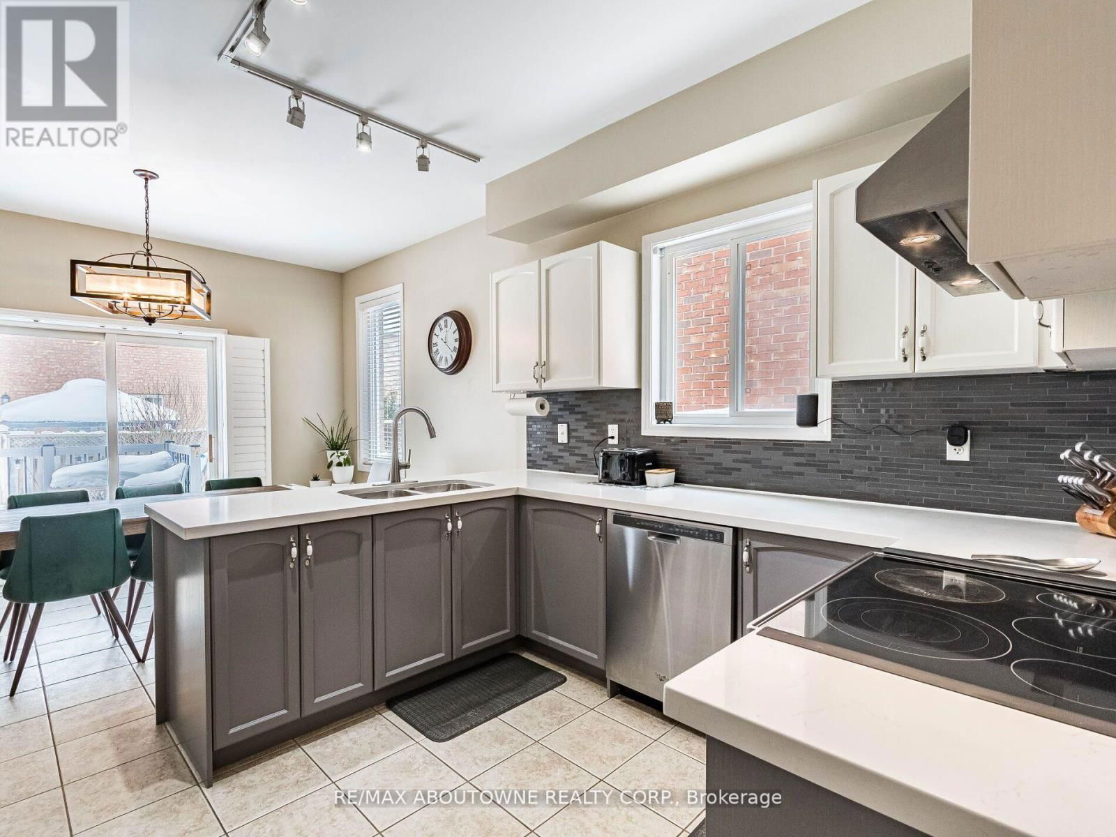 1030 DONNELLY STREET Image 12