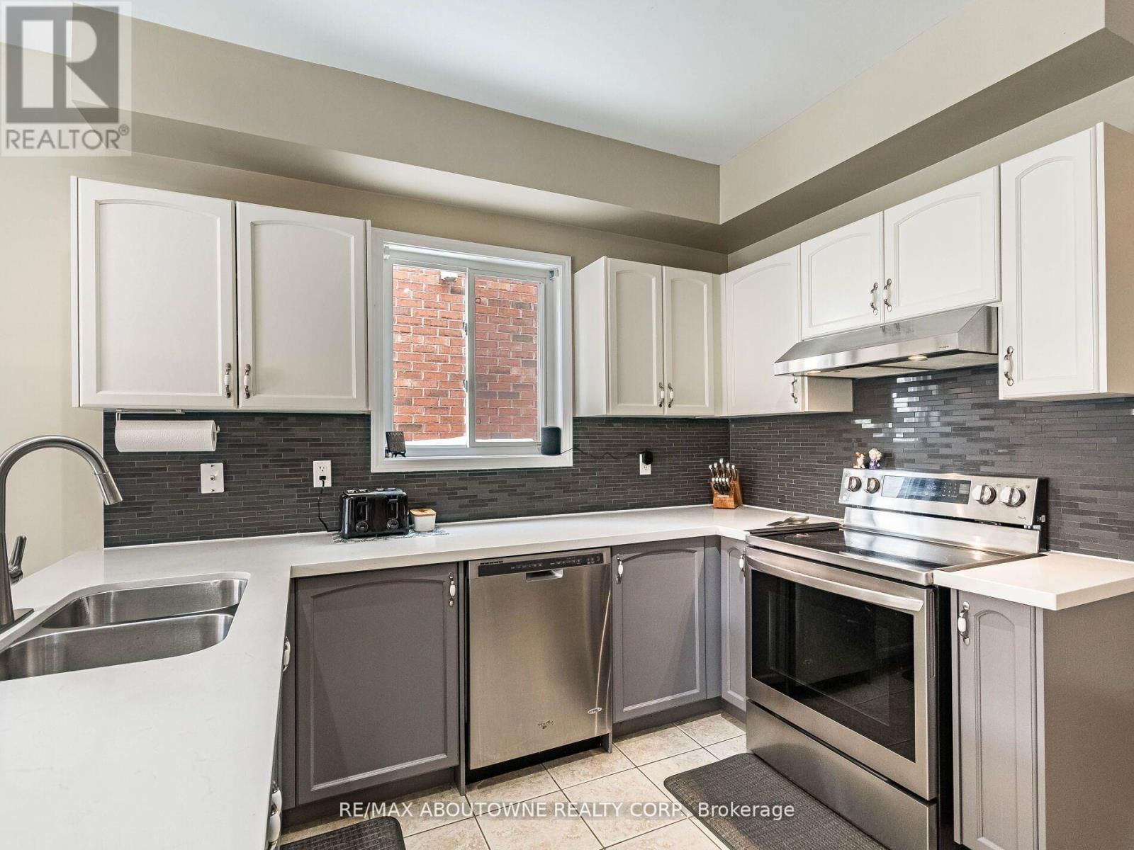 1030 DONNELLY STREET Image 13