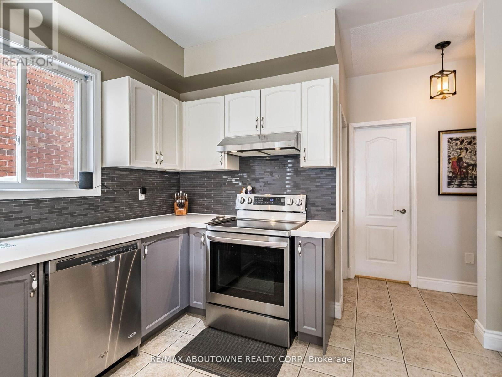 1030 DONNELLY STREET Image 14