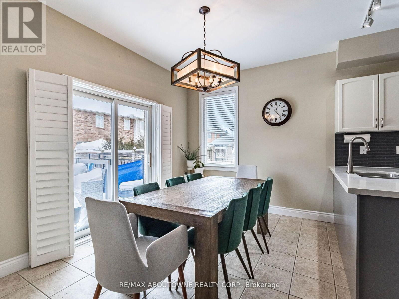 1030 DONNELLY STREET Image 17