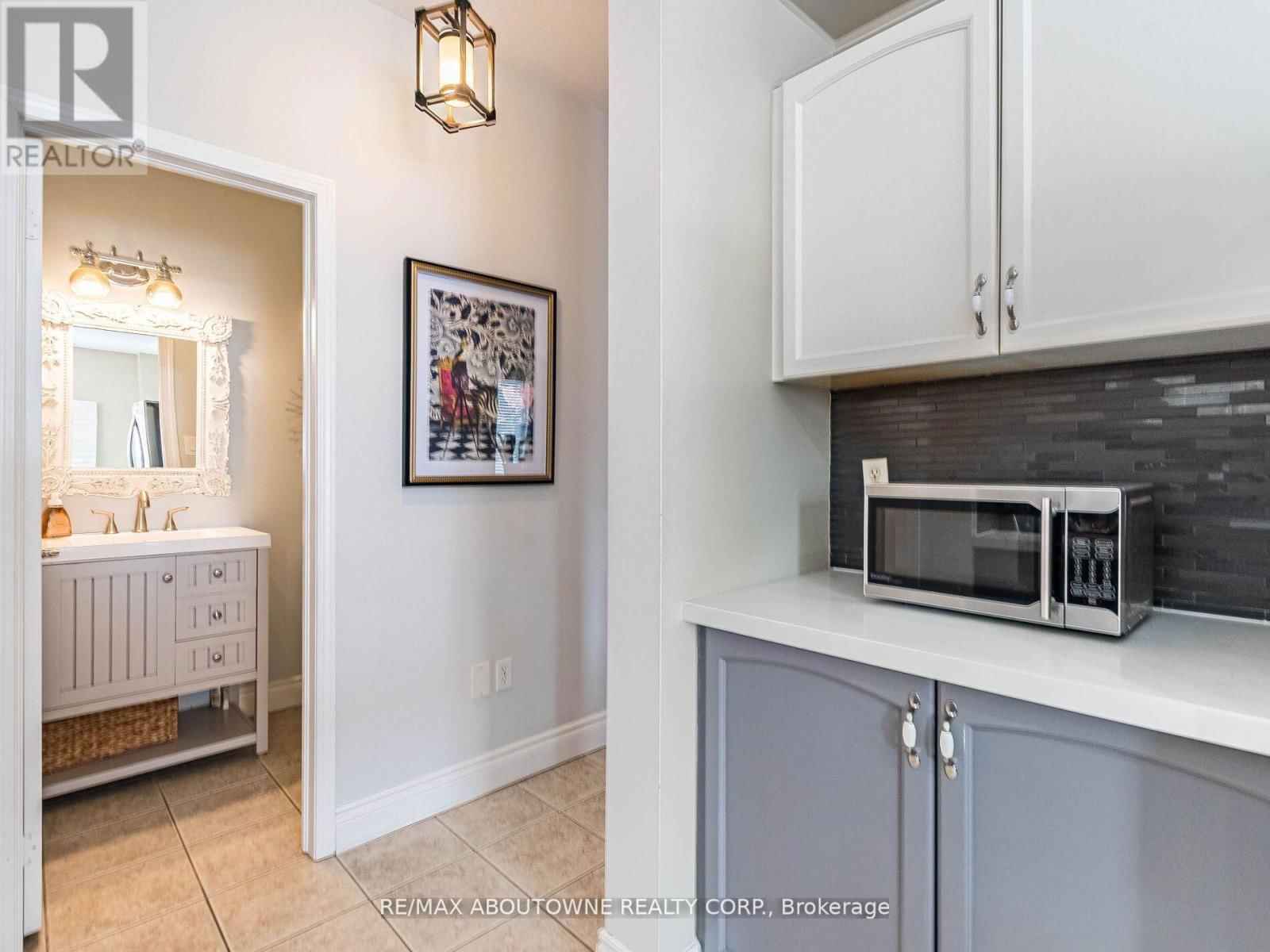 1030 DONNELLY STREET Image 19