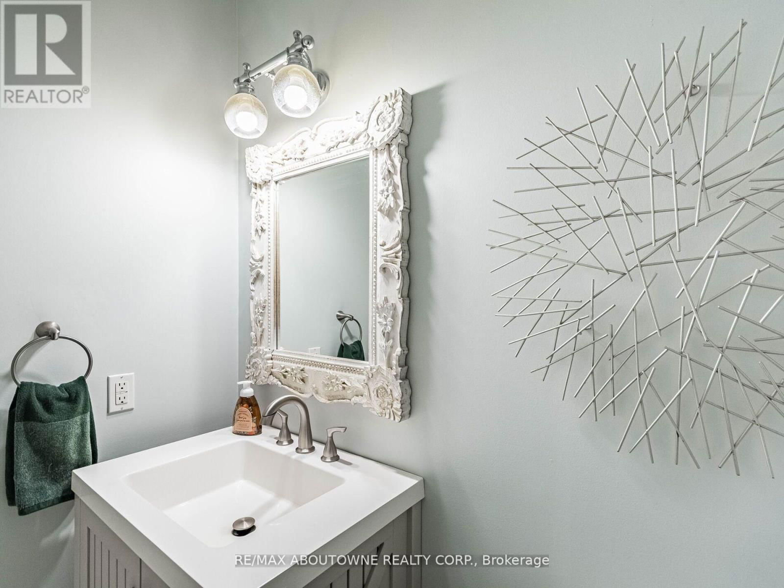 1030 DONNELLY STREET Image 21