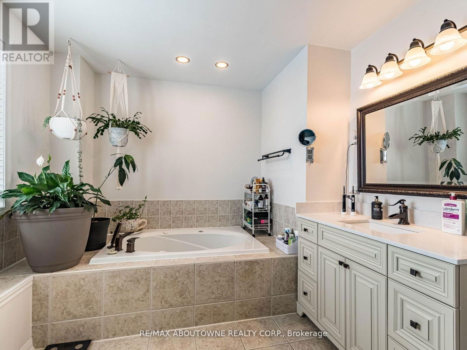 1030 DONNELLY STREET Image 27