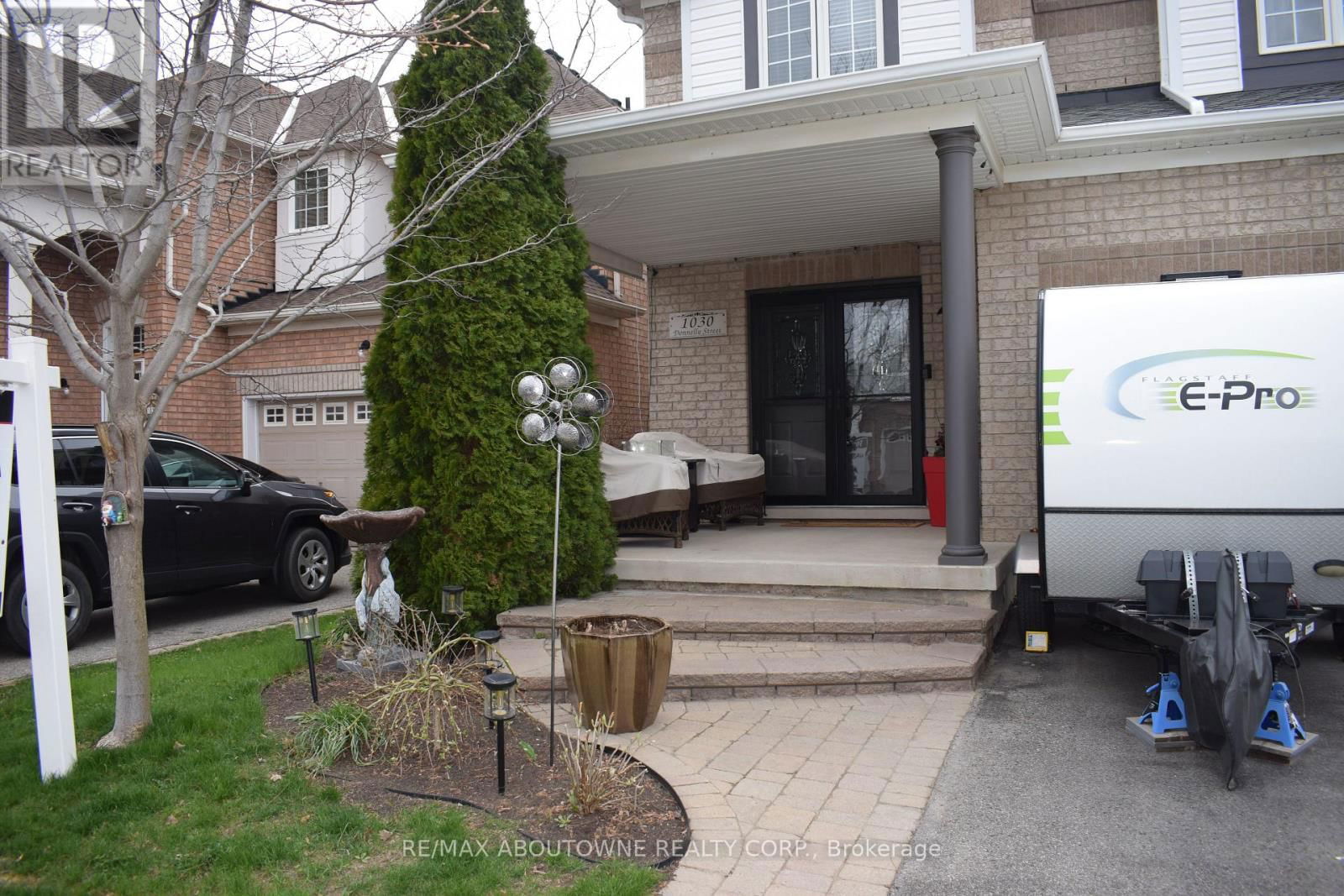 1030 DONNELLY STREET Image 3