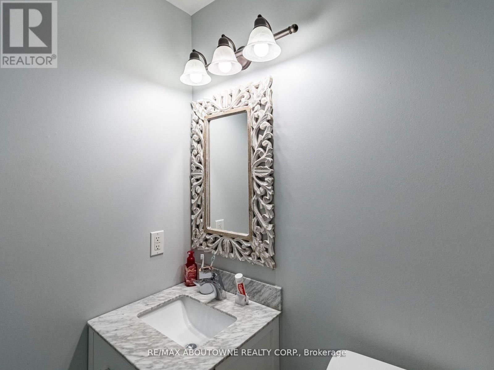 1030 DONNELLY STREET Image 32