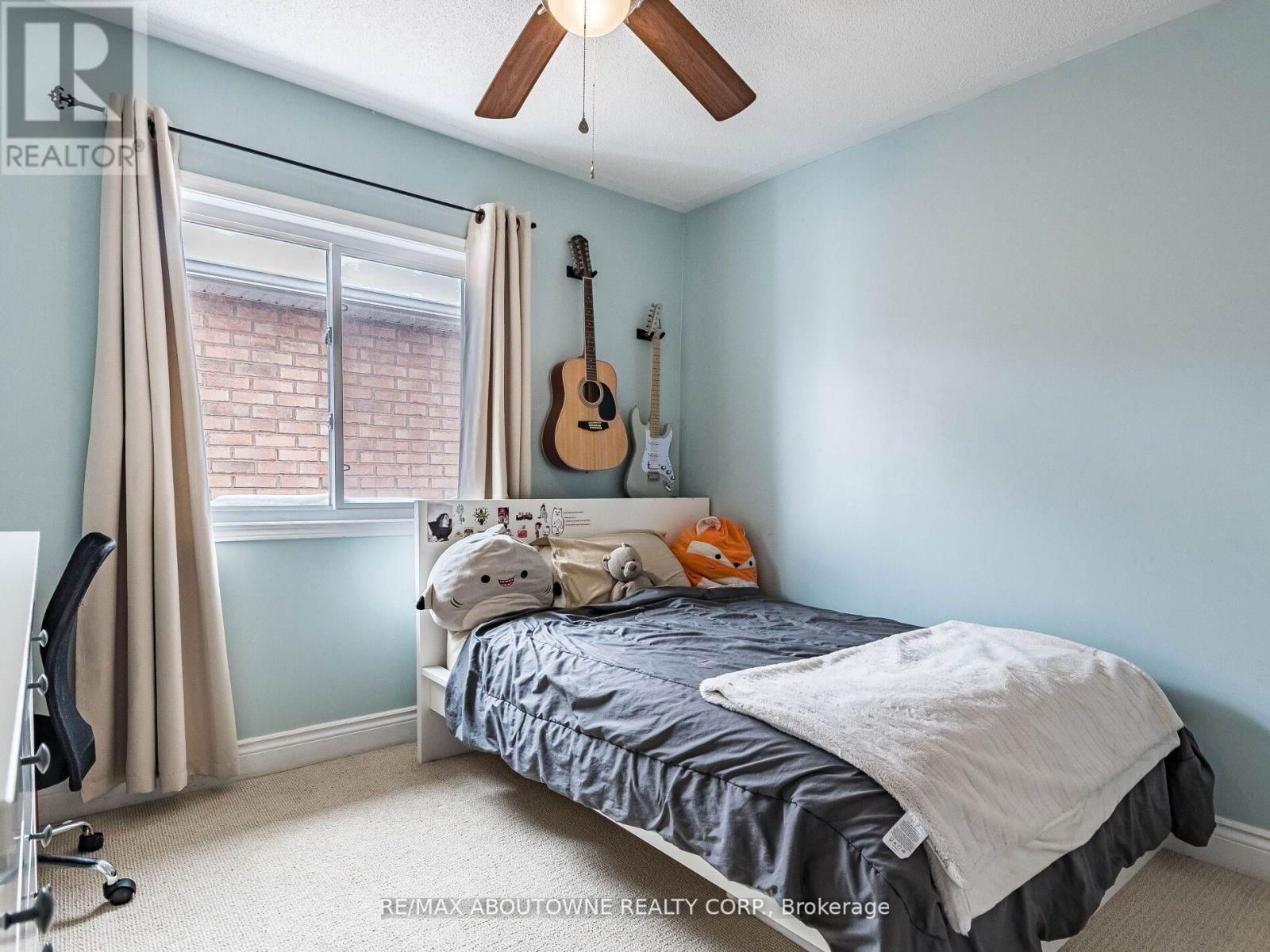 1030 DONNELLY STREET Image 33