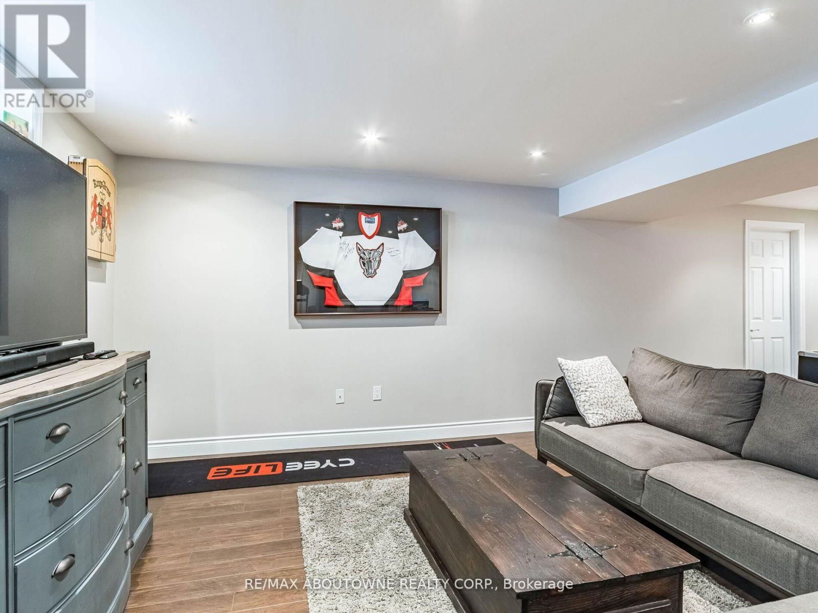 1030 DONNELLY STREET Image 36