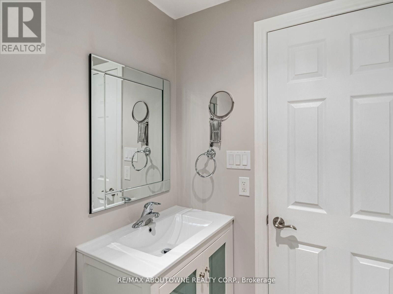 1030 DONNELLY STREET Image 41