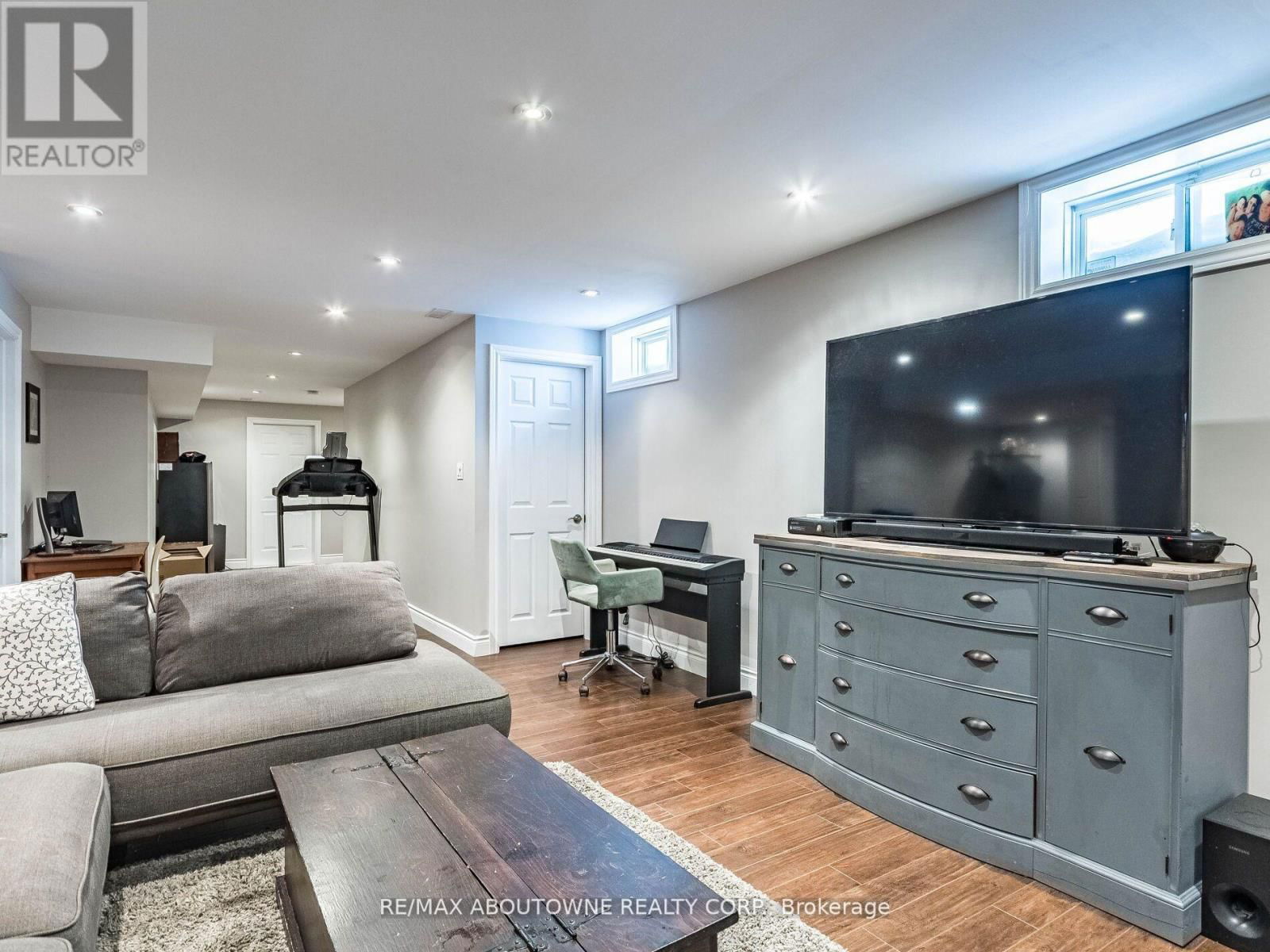 1030 DONNELLY STREET Image 42