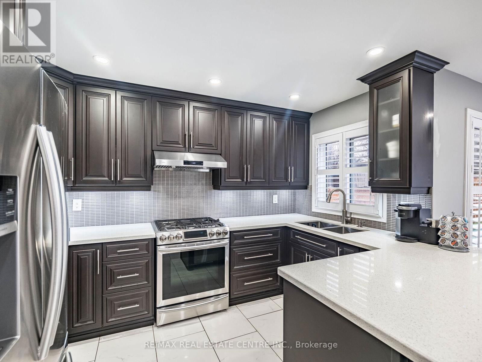 4 LORD SIMCOE DRIVE Image 13