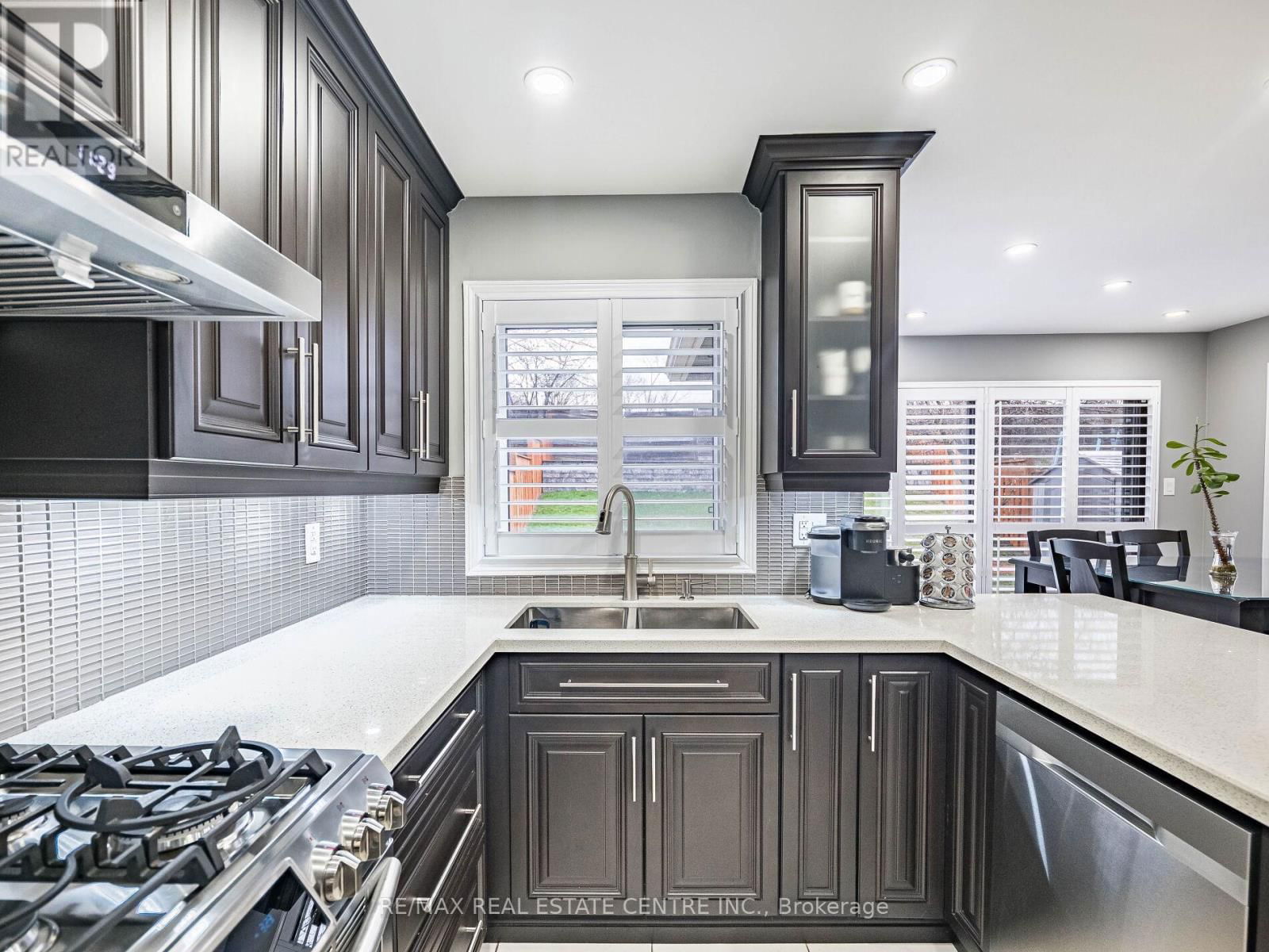 4 LORD SIMCOE DRIVE Image 15