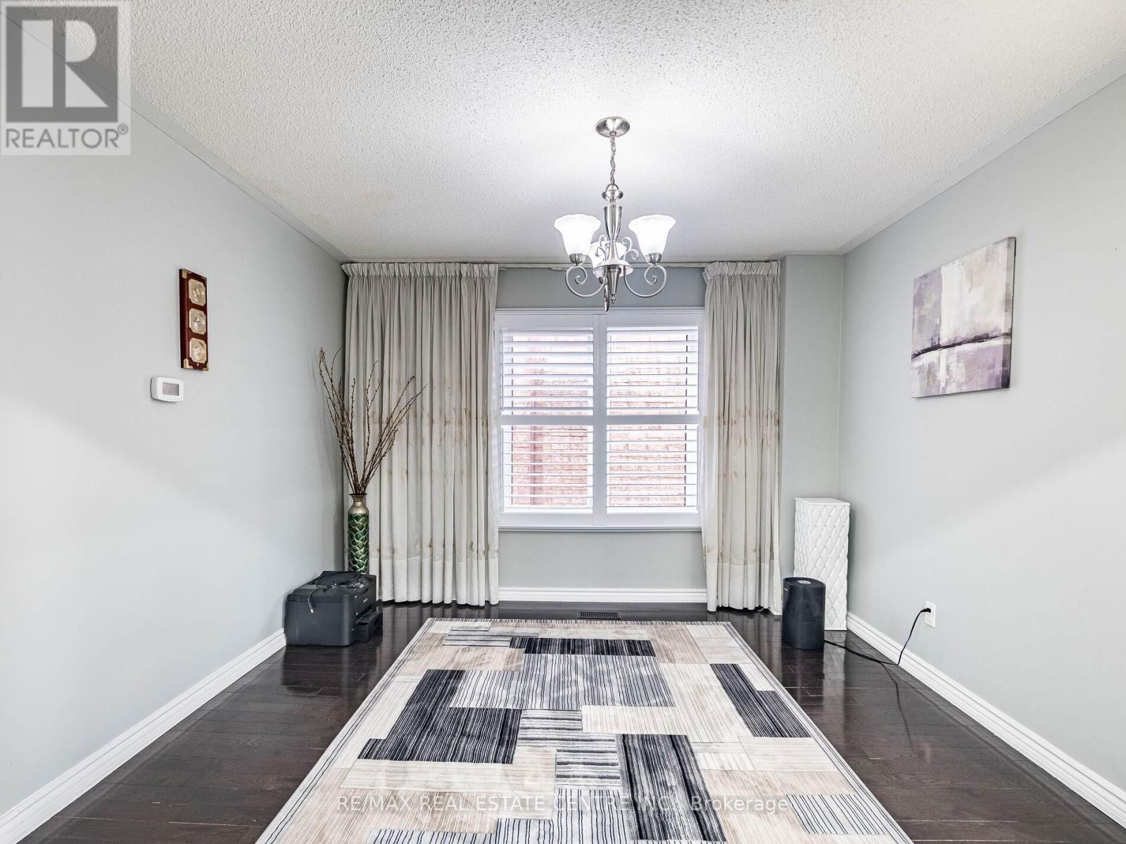 4 LORD SIMCOE DRIVE Image 18