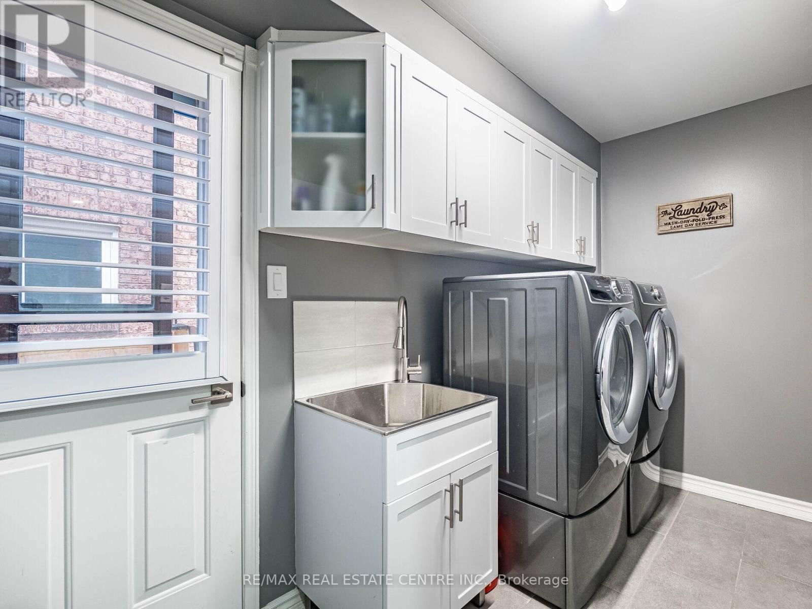 4 LORD SIMCOE DRIVE Image 22