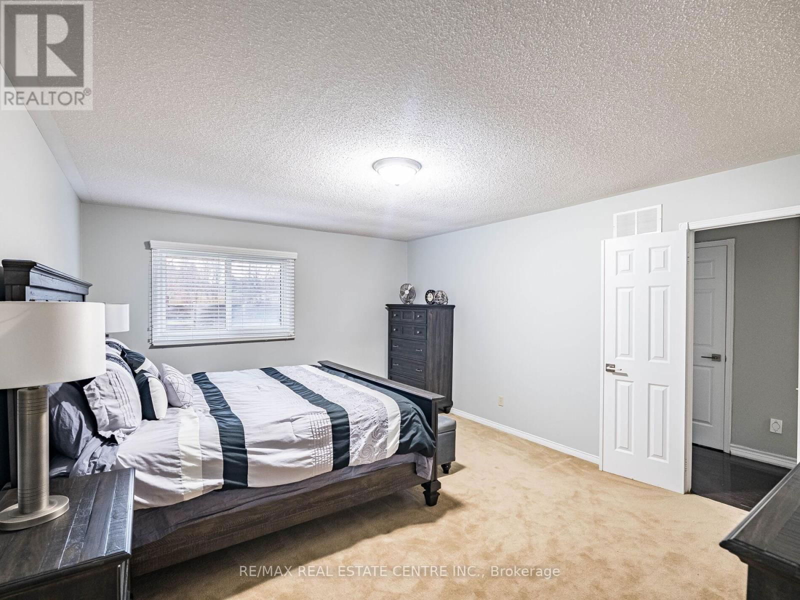 4 LORD SIMCOE DRIVE Image 26