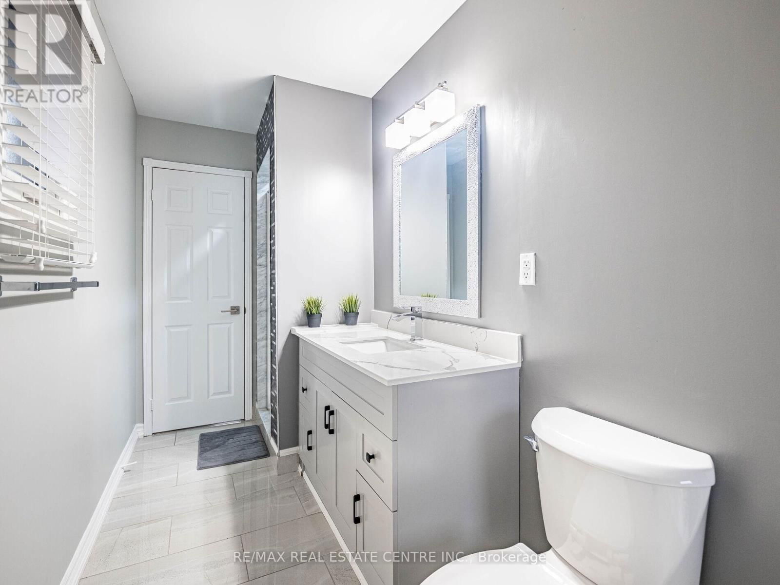 4 LORD SIMCOE DRIVE Image 28