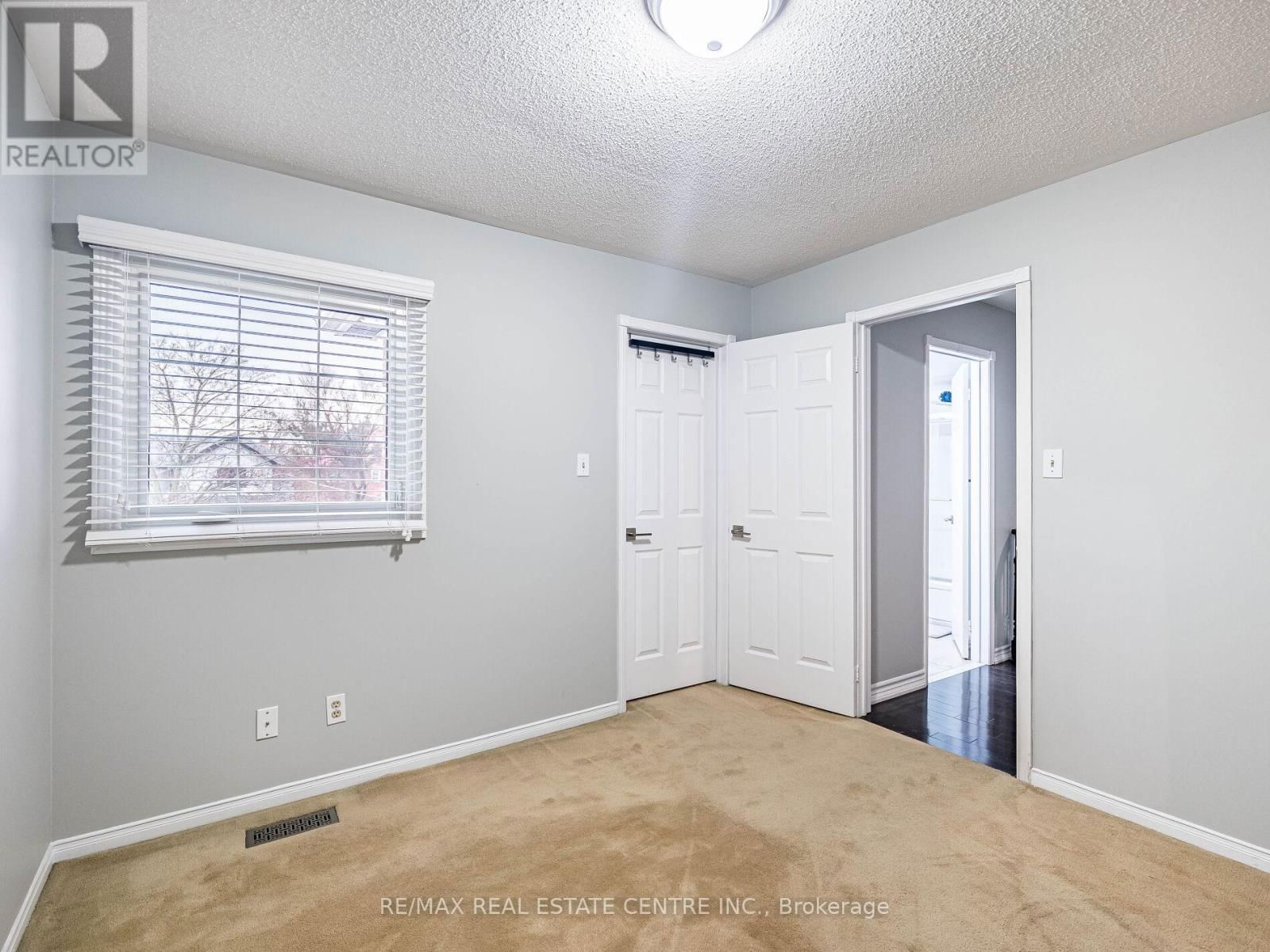 4 LORD SIMCOE DRIVE Image 32