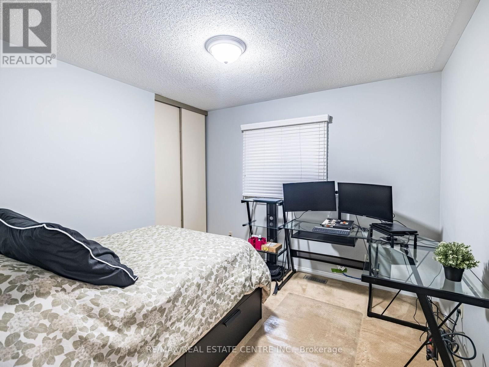 4 LORD SIMCOE DRIVE Image 33