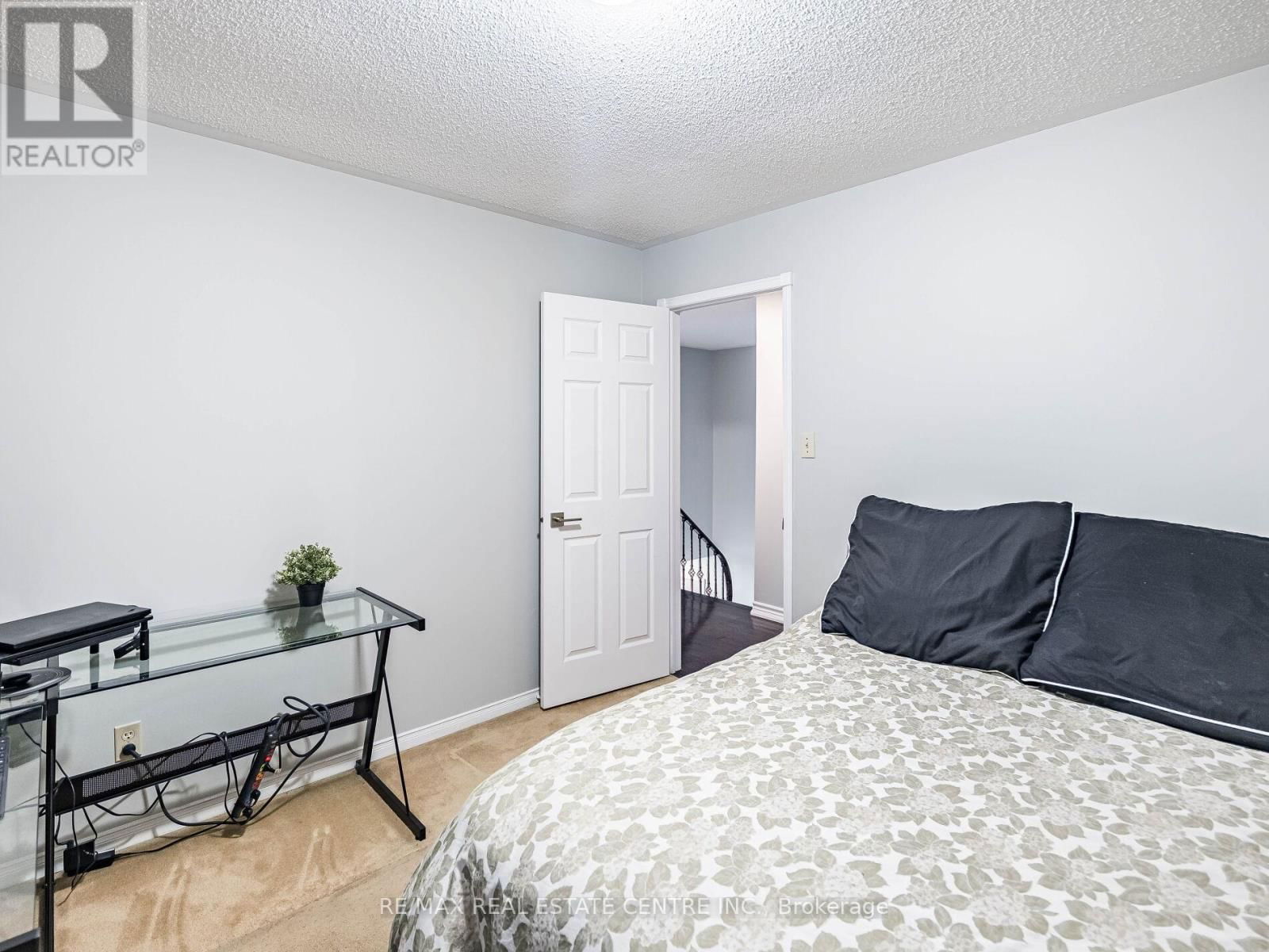 4 LORD SIMCOE DRIVE Image 34
