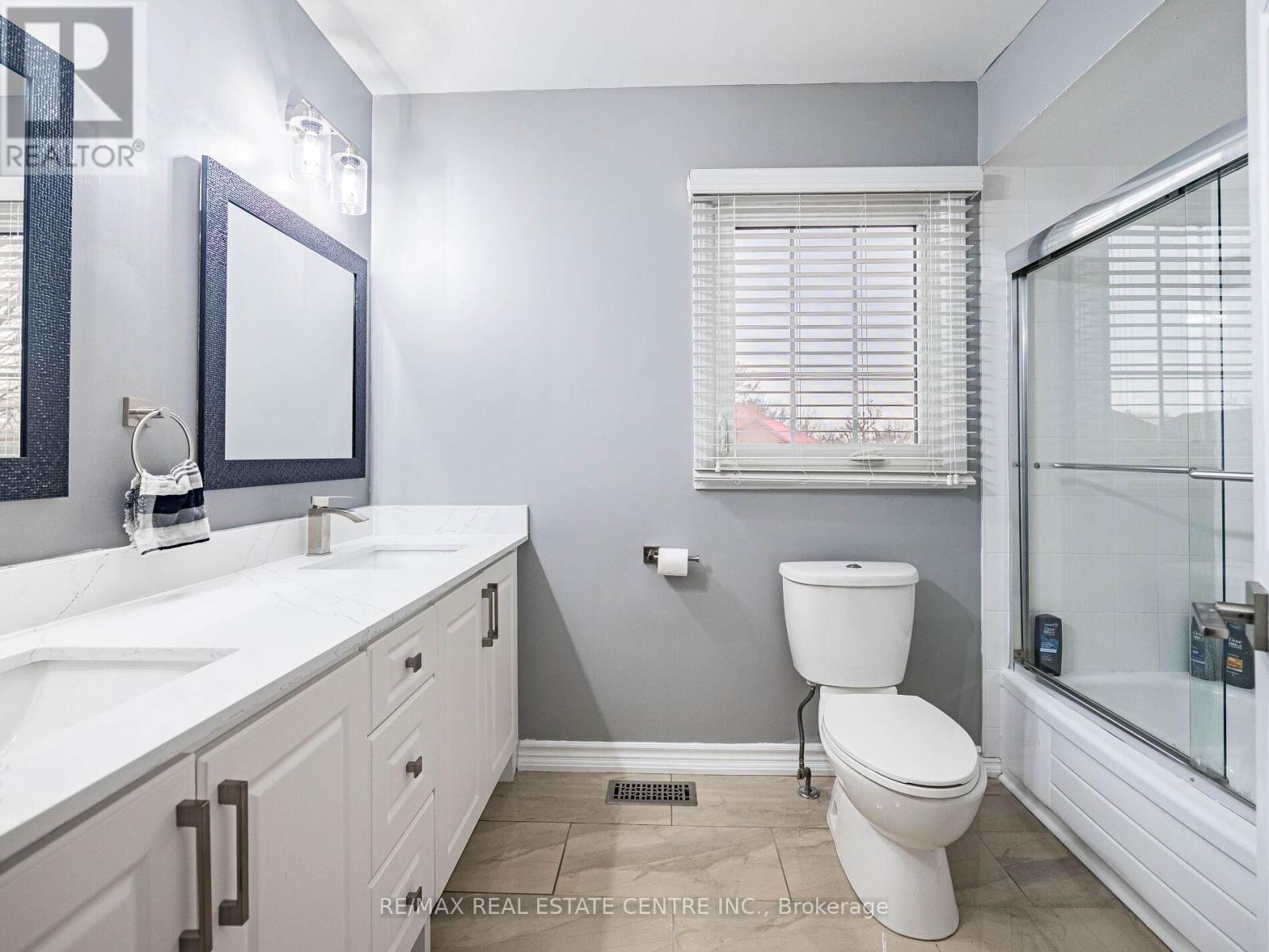 4 LORD SIMCOE DRIVE Image 35