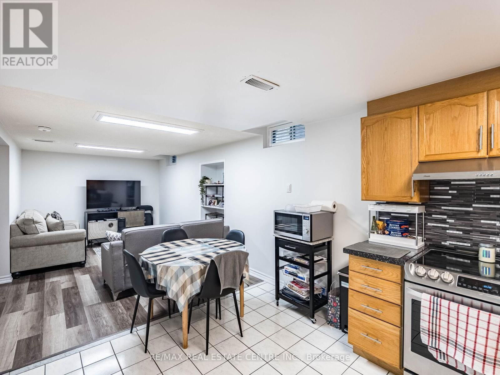 4 LORD SIMCOE DRIVE Image 37